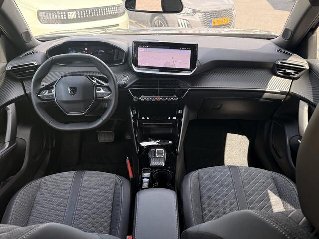 Peugeot e-2008 EV Allure Avantage 54 kWh Vision Plus Pakket / SOH 96% / Camera / Navigatie