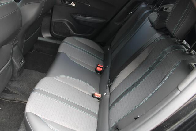 Peugeot e-2008 EV Allure 50 kWh ACHTERUITRIJCAMERA - CARPLAY - SOH 91,8%