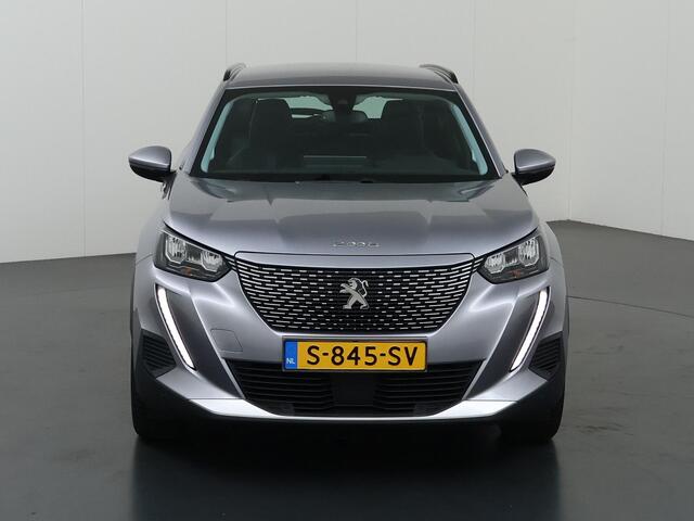 Peugeot e-2008 EV Allure 50 kWh | SOH 91% | Digitaal Dashboard | Navigatie | Apple CarPlay/Android Auto | Camera | DAB | Stoelverwarming | Adaptieve Cruise Control | 3-Fase |