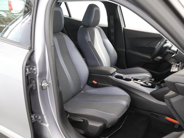 Peugeot e-2008 EV Allure 50 kWh | SOH 91% | Digitaal Dashboard | Navigatie | Apple CarPlay/Android Auto | Camera | DAB | Stoelverwarming | Adaptieve Cruise Control | 3-Fase |