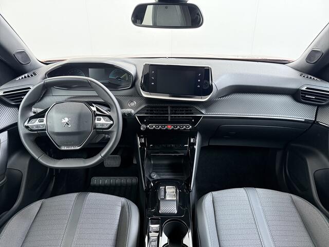 Peugeot e-2008 EV Allure 50kWh SOH 97% Two Tone 3D-Navi Stoelverwarming Apple Carplay Android Auto Ecc Cruise Control Regen-Lichtsensor Privacy Glas Keyless Connected-Apps DAB Bluetooth Led Lane Assist Isofix Dealeronderhouden 1e Eigenaar Origineel Nederlandse Auto