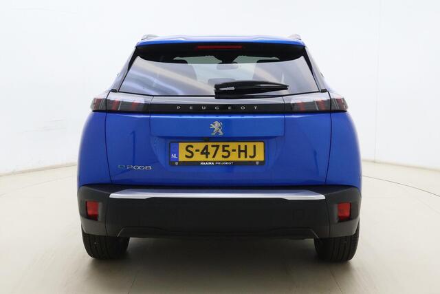 Peugeot e-2008 EV Allure Pack 50 kWh | Achteruitrijcamera | Lichtmetalen velgen | Navigatie | Apple Carplay/Android Auto |