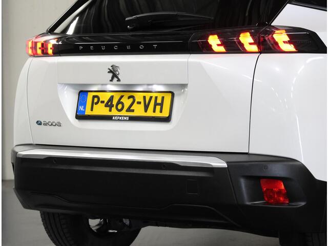 Peugeot e-2008 EV Allure 50 kWh 136PK | 1ste eigenaar | AppleCarPlay/AndroidAuto | Climate Control | Cruise Control | Keyless | FULL LED | LMV | Parkeersensoren | Privacy Glass | Isofix | Trekhaak |