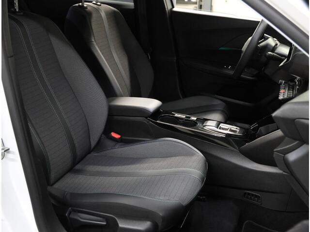 Peugeot e-2008 EV Allure 50 kWh 136PK | 1ste eigenaar | AppleCarPlay/AndroidAuto | Climate Control | Cruise Control | Keyless | FULL LED | LMV | Parkeersensoren | Privacy Glass | Isofix | Trekhaak |