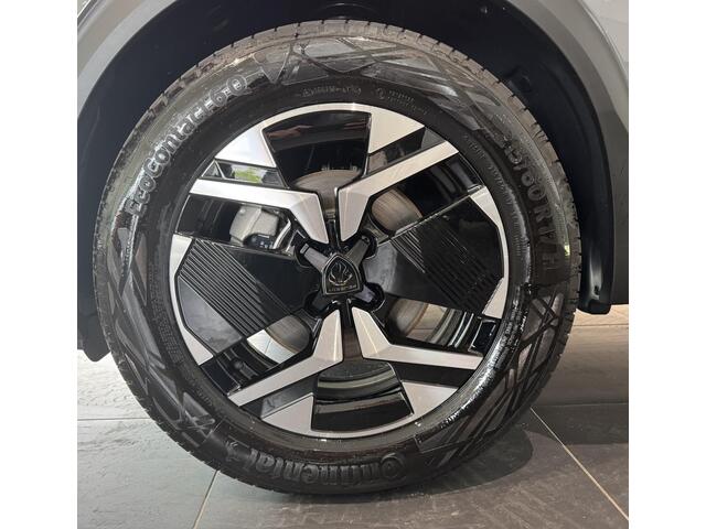 Peugeot e-2008 EV Allure Avantage 54 kWh Climate Control | Full Map Navigatie | Apple Carplay/Android Auto | Keyless Entry | Parkeersensoren | Bekleding Half Leder | Direct uit Voorraad Leverbaar!