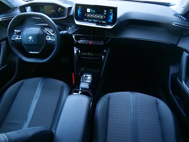 Peugeot e-2008 EV Allure Pack 50 kWh 136 Pk Automaat Navi / DAB / Apple Carplay / Camera / Trekhaak / SOH 94 %