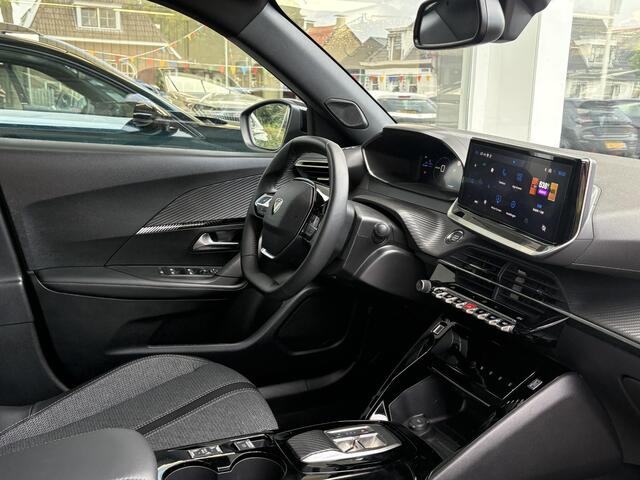 Peugeot e-2008 EV Allure 54 kWh | tot 406km WLTP range | Parkeersensoren voor + achter | Draadloos Apple Carplay/Android Auto | Cruise Control | Privacy Glass