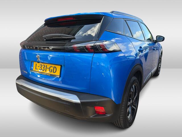 Peugeot e-2008 EV Allure Pack 50 kWh / SoH 91 % / Camera / Keyless / CarPlay / Half Leder / 17'' / Stoelverwarming / DAB / Cruise Control