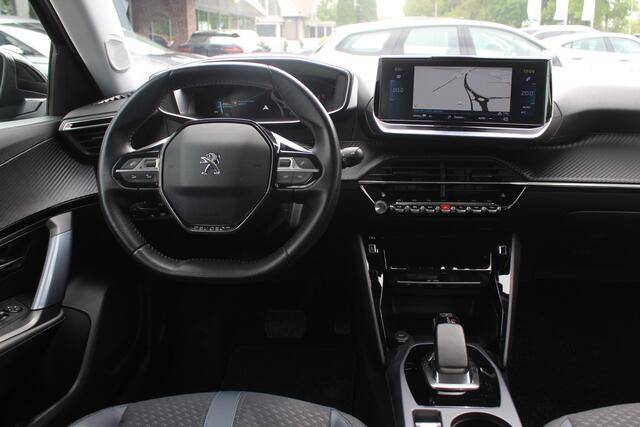 Peugeot e-2008 EV Allure Pack 50 kWh / SoH 91 % / Camera / Keyless / CarPlay / Half Leder / 17'' / Stoelverwarming / DAB / Cruise Control