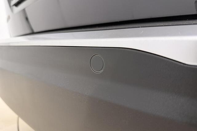 Peugeot e-2008 EV GT 50 kWh BTW auto! l Camera l Keyless l LED l DAB l Bluetooth l Apple Carplay & Android Auto l ACC l Climate Control l Navigatie Full-Map l Lichtmetalen Velgen1