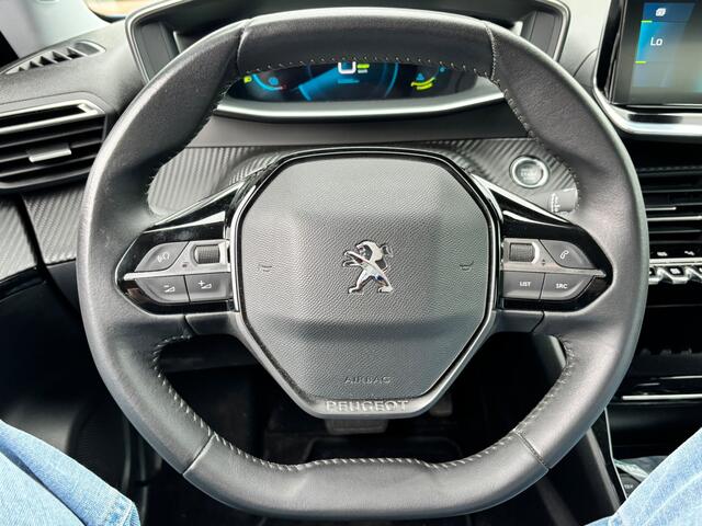 Peugeot e-2008 BWJ 2021 EV Allure 136 PK Pack 50 kWh FULL LED | HALF LEDER | ADAPTIVE CRUISE | CAMERA | KEYLESS | NAVI | CLIMA | CARPLAY + ANDROID | LMV | PDC
