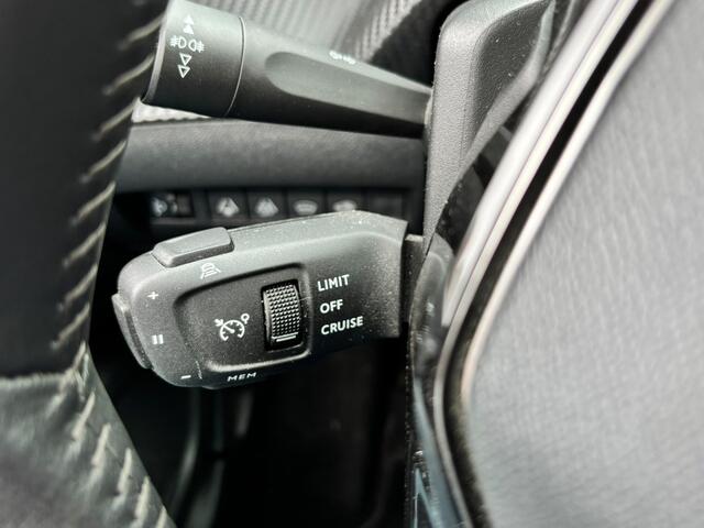 Peugeot e-2008 BWJ 2021 EV Allure 136 PK Pack 50 kWh FULL LED | HALF LEDER | ADAPTIVE CRUISE | CAMERA | KEYLESS | NAVI | CLIMA | CARPLAY + ANDROID | LMV | PDC