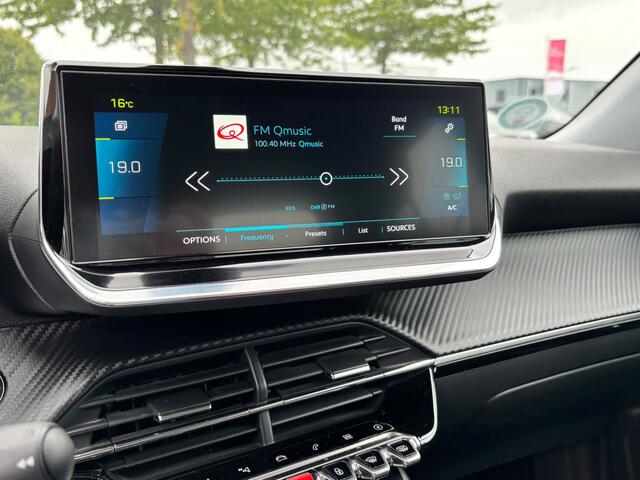 Peugeot e-2008 BWJ 2021 EV Allure 136 PK Pack 50 kWh FULL LED | HALF LEDER | ADAPTIVE CRUISE | CAMERA | KEYLESS | NAVI | CLIMA | CARPLAY + ANDROID | LMV | PDC