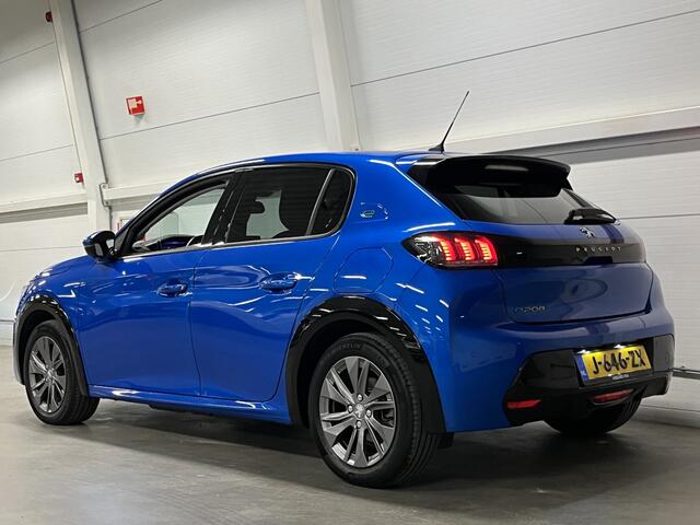 Peugeot e-208 EV Allure 50 kWh Automaat | Keyless Entry | Verwarmde voorstoelen | Navigatie