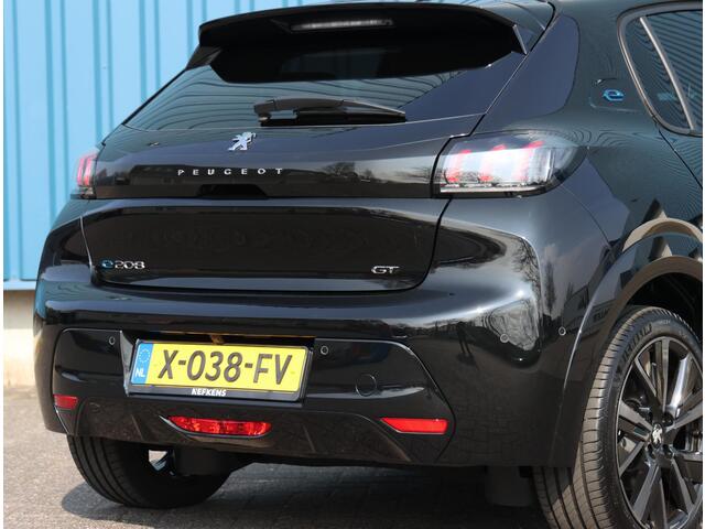 Peugeot e-208 EV GT 50 kWh 136PK | AppleCarPlay/AndroidAuto | Stoelverwarming | Halfleer | FULL LED | Achteruitrijcamera | 17"LMV |