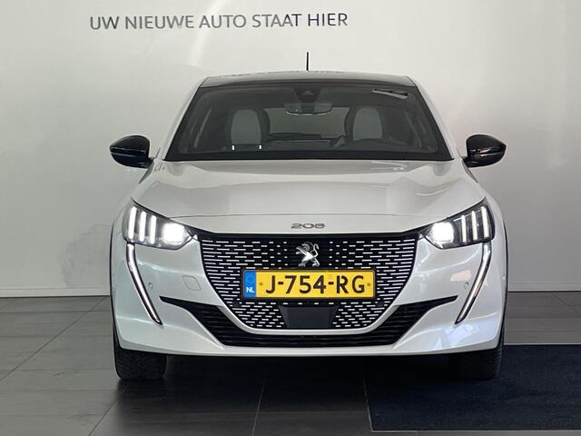 Peugeot e-208 GT 3-fasen 50kWh 136pk | PANODAK | NAVI | STOELVERW. | ADAPTIVE CRUISE | CAMERA | DODEHOEKBEW. | DAB+ | LM-VELGEN 17" |