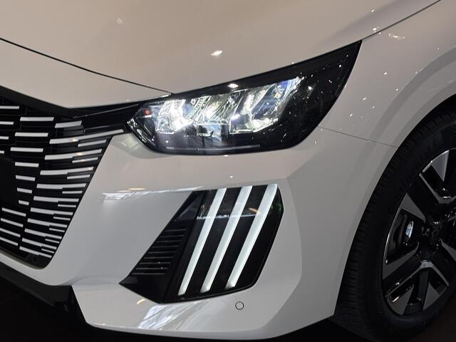 Peugeot e-208 Allure EV 3-FASEN 51kWh 156pk | NIEUW | APPLE CARPLAY / ANDROID AUTO | LONG RANGE | GRATIS 11KW LAADSTATION | PARKEERHULP | CLIMA | ALL-SEASON BANDEN |
