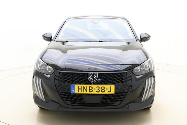 Peugeot e-208 EV Allure Avantage 51 kWh | WLTP 432 KM | 3-Fase | Warmtepomp | Adaptief Cruise Control | Dodehoek Detectie | Draadloze Apple Carplay & Android Auto | Navigatie |