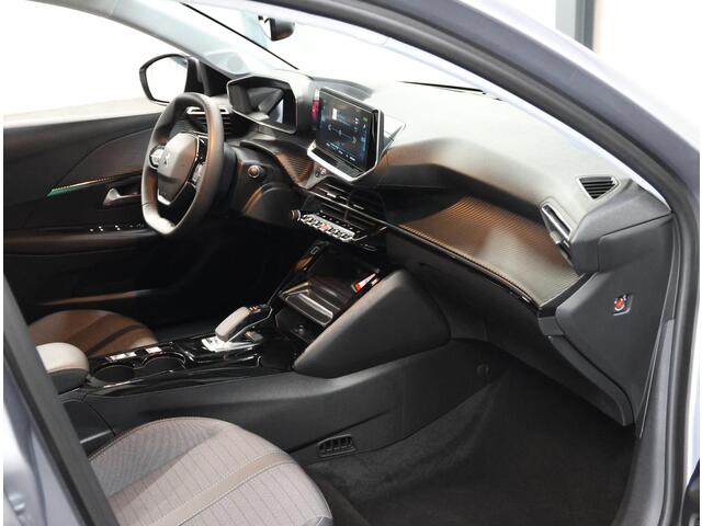 Peugeot e-208 EV Allure Pack 50 kWh 136PK | AppleCarplay/Android Auto | Armsteun | Navigatie | Parkeersensoren | FULL LED | Lederen Stuurwiel | Camera | Climate Control | Cruise Control | LMV | Isofix | Privacy Glass |