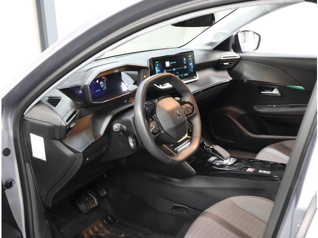 Peugeot e-208 EV Allure Pack 50 kWh 136PK | AppleCarplay/Android Auto | Armsteun | Navigatie | Parkeersensoren | FULL LED | Lederen Stuurwiel | Camera | Climate Control | Cruise Control | LMV | Isofix | Privacy Glass |