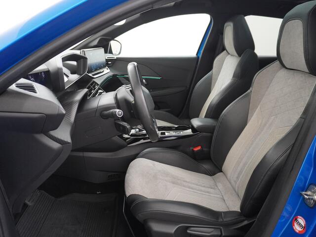 Peugeot e-208 EV GT 50kWh 5drs Panorama-dak Trekhaak Apple Carplay Android Auto Navi Ecc 360°Camera Cruise Control DAB Pdc Stoelverwarming Sportstoelen Led Lmv 17" Privacy Glas Bluetooth Led Connected Apps