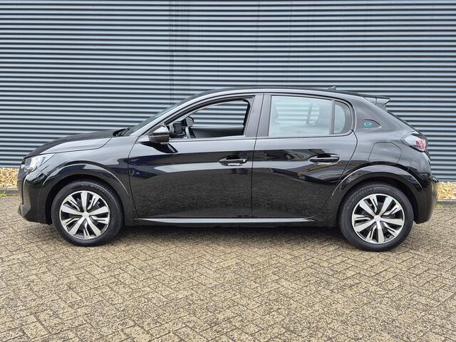 Peugeot e-208 EV Active Pack 50 kWh 3-Fase | Automaat | Navigatie via Apple Carplay of Android Auto | Stoelverwarming | Laadkabel aanwezig bij de auto |