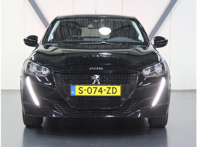 Peugeot e-208 EV Allure Pack 50 kWh 136PK | AppleCarplay/Android Auto | Parkeersensoren | FULL LED | Stoelverwarming | Lederen Stuurwiel | Climate Control | Cruise Control | 16" LMV | Isofix | Privacy Glass |