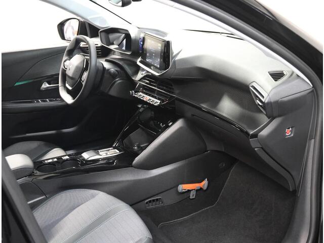 Peugeot e-208 EV Allure Pack 50 kWh 136PK | AppleCarplay/Android Auto | Parkeersensoren | FULL LED | Stoelverwarming | Lederen Stuurwiel | Climate Control | Cruise Control | 16" LMV | Isofix | Privacy Glass |