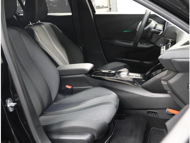 Peugeot e-208 EV Allure Pack 50 kWh 136PK | AppleCarplay/Android Auto | Parkeersensoren | FULL LED | Stoelverwarming | Lederen Stuurwiel | Climate Control | Cruise Control | 16" LMV | Isofix | Privacy Glass |