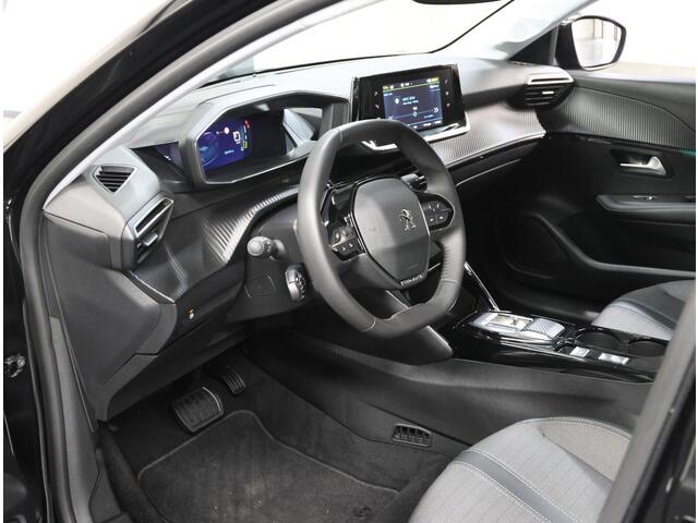 Peugeot e-208 EV Allure Pack 50 kWh 136PK | AppleCarplay/Android Auto | Parkeersensoren | FULL LED | Stoelverwarming | Lederen Stuurwiel | Climate Control | Cruise Control | 16" LMV | Isofix | Privacy Glass |