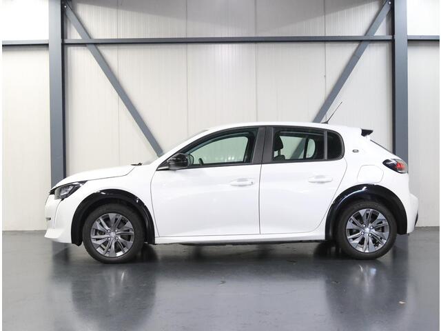 Peugeot e-208 Active Pack 50kWh 136PK | ACCURAPPORT 94%| AppleCarplay/Android Auto | Parkeersensoren | FULL LED | Navigatie | Lederen Stuurwiel | Climate Control | Cruise Control | 16" LMV | Isofix |
