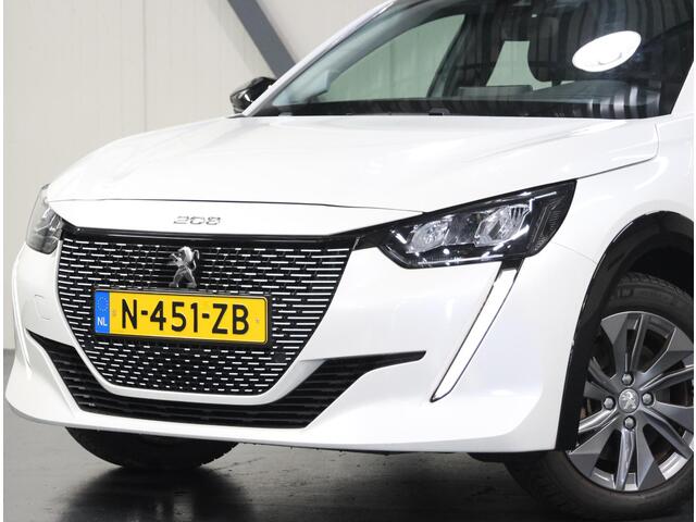 Peugeot e-208 Active Pack 50kWh 136PK | ACCURAPPORT 94%| AppleCarplay/Android Auto | Parkeersensoren | FULL LED | Navigatie | Lederen Stuurwiel | Climate Control | Cruise Control | 16" LMV | Isofix |