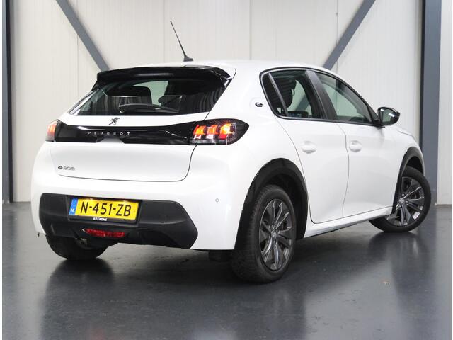 Peugeot e-208 Active Pack 50kWh 136PK | ACCURAPPORT 94%| AppleCarplay/Android Auto | Parkeersensoren | FULL LED | Navigatie | Lederen Stuurwiel | Climate Control | Cruise Control | 16" LMV | Isofix |