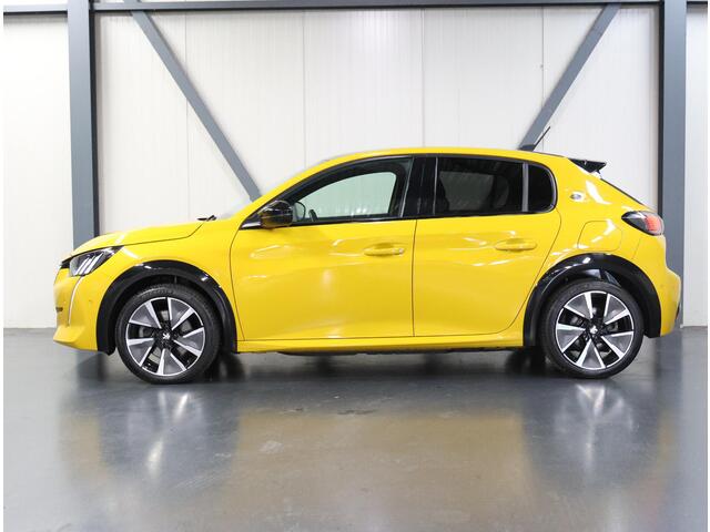 Peugeot e-208 GT 50kWh 136PK | 1ste eigenaar | ACCURAPPORT 100% | LEER/Alcantara | 3 FASE | Glazen dak | Adaptive Cruise Control | Climate Control | Camera | Dodehoekdetectie | Stoelverwarming | FULL LED | Sfeerverlichting | Isofix | Privacy Glass |