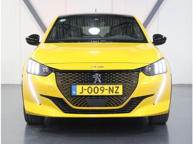 Peugeot e-208 GT 50kWh 136PK | 1ste eigenaar | ACCURAPPORT 100% | LEER/Alcantara | 3 FASE | Glazen dak | Adaptive Cruise Control | Climate Control | Camera | Dodehoekdetectie | Stoelverwarming | FULL LED | Sfeerverlichting | Isofix | Privacy Glass |