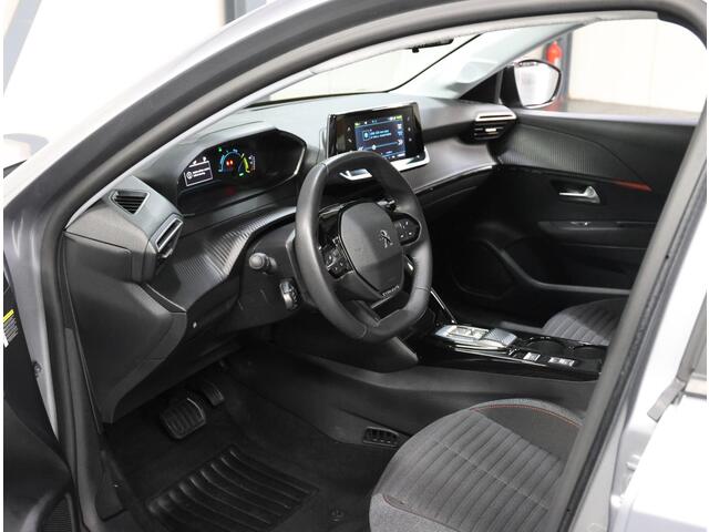 Peugeot e-208 Active 50kWh 136PK | 1ste eigenaar | 3 FASE | AUTOMAAT | AppleCarPlay/AndroidAuto | Armsteun | Parkeersensoren | Keyless | Navigatie | Climate Control | Cruise Control | Isofix |