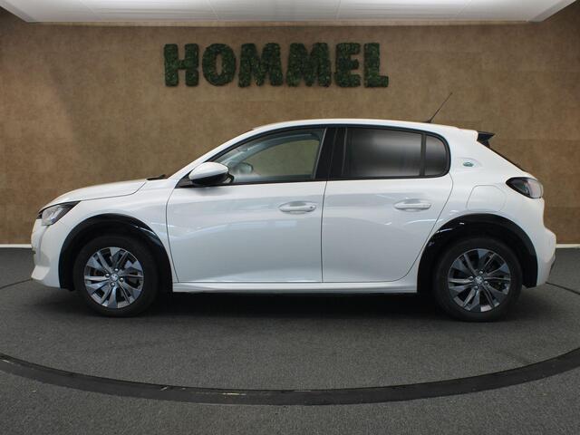 Peugeot e-208 EV Allure 50 kWh - SOH 93%! - ORIGINEEL NEDERLANDSE AUTO - APPLE CARPLAY/ANDROID AUTO - CRUISE CONTROL - BLUETOOTH TELEFOONVOORBEREIDING - KEYLESS ENTRY/START - HALF LEDEREN BEKLEDING - STOELVERWARMING