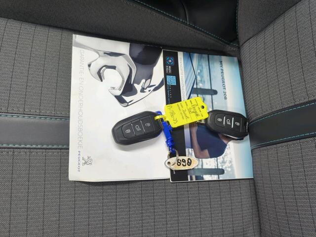 Peugeot e-208 EV Allure Pack 50 kWh Airco ECC Navi Carplay PDC VA + Camera Stoelverwarming Full LED LM Velgen Virtual Cockpit Cruise Control