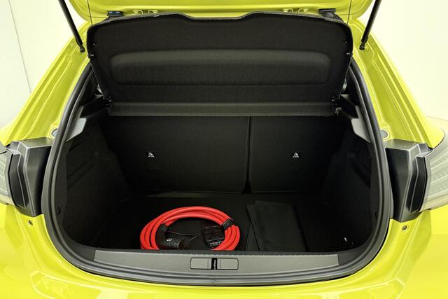 Peugeot e-208 EV GT Avantage 51 kWh 100% Elektrisch | Alcantara Executive Interior | Warmtepomp | Drive Assist Plus Pack | Elektrische verstelbare stoelen | Stoelverwarming | Mirror Screen | Nieuw uit voorraad
