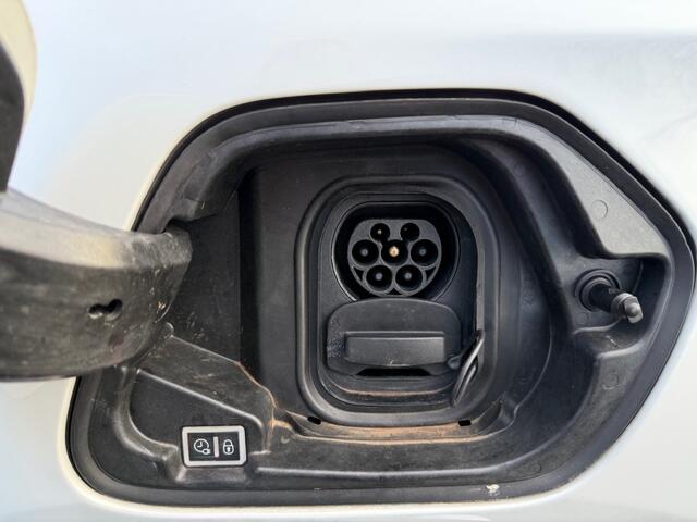 Peugeot e-208 EV Allure 50 kWh CAMERA / KEYLESS / V+A PDC / LMV / PARELMOER WI