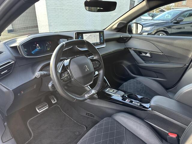 Peugeot e-208 EV GT Pack 136 PK 3-Fase | 100% Elektrisch | Automaat | Navigatie | Alcantara Bekleding | Stoelverwarming | Full LED Verlichting | Camera | Parkeersensoren V+A | Zwart Dak | 17" Lichtmetalen Velgen | All Season Banden | Adaptieve Cruise Control | Climate