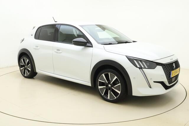 Peugeot e-208 EV GT Pack 50 kWh 136pk | Navigatie | Climate Control | Stoelverwarming | Camera | Getinte ramen achter | Cruise Control | Lichtmetalen Velgen