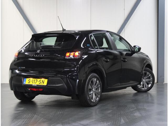Peugeot e-208 Active Pack 50kWh 136PK | 1ste eigenaar | ACCU 97% | Navigatie | Parkeersensoren | AUTOMAAT | AppleCarPlay/AndroidAuto | Climate Control | Cruise Control | FULL LED | LMV | Isofix |