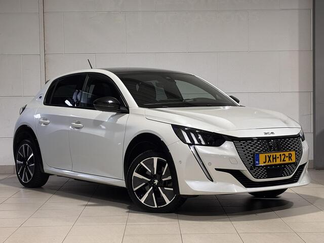 Peugeot e-208 GT EV 3-FASEN 50kWh 136pk | TWO-TONE! | PANODAK | STOELVERW. | ADAPTIVE CRUISE | DODEHOEKBEW. | WARMTEPOMP | CAMERA | NAVI