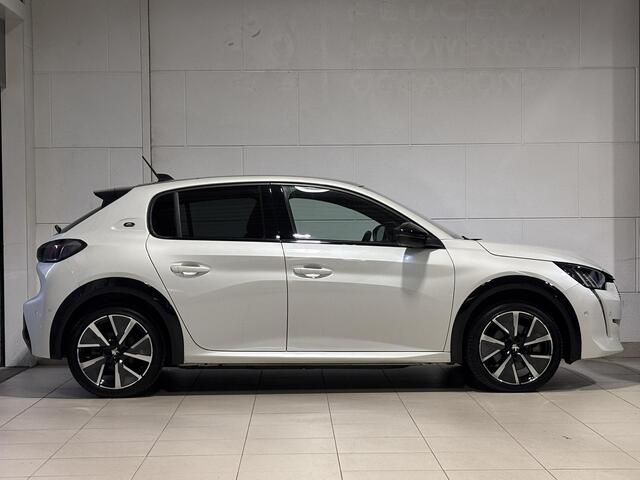 Peugeot e-208 GT EV 3-FASEN 50kWh 136pk | TWO-TONE! | PANODAK | STOELVERW. | ADAPTIVE CRUISE | DODEHOEKBEW. | WARMTEPOMP | CAMERA | NAVI