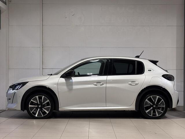 Peugeot e-208 GT EV 3-FASEN 50kWh 136pk | TWO-TONE! | PANODAK | STOELVERW. | ADAPTIVE CRUISE | DODEHOEKBEW. | WARMTEPOMP | CAMERA | NAVI