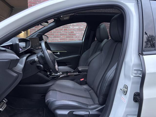 Peugeot e-208 GT EV 3-FASEN 50kWh 136pk | TWO-TONE! | PANODAK | STOELVERW. | ADAPTIVE CRUISE | DODEHOEKBEW. | WARMTEPOMP | CAMERA | NAVI