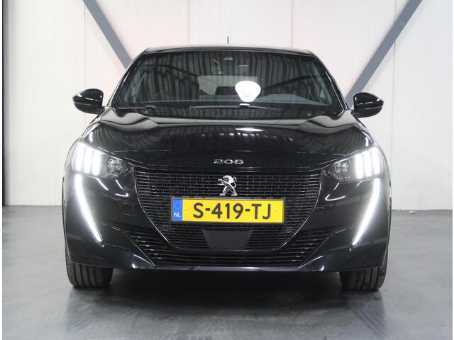 Peugeot e-208 EV GT 50 kWh 136PK | 1ste eigenaar | 3 FASE | ACCURAPPORT 96% | LED lampen | 17"LMV | Navigatie | LED | Camera | Glazendak | Stoelverwarming | Climate Control | Cruise Control | AppleCarplay/Android Auto | Isofix | Privacy Glass | Parkeersensoren |