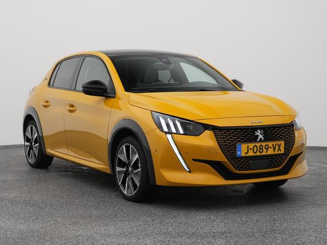 Peugeot e-208 EV GT 350 50 kWh | PANO | CAMERA | KEYLESS | STOELVERWARMING