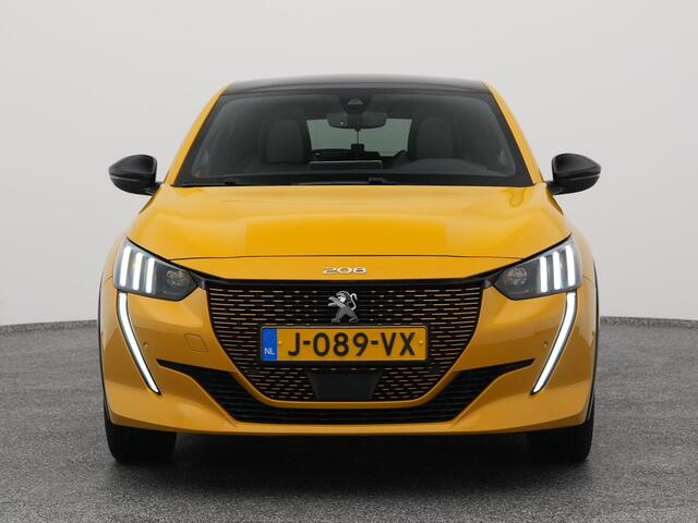 Peugeot e-208 EV GT 350 50 kWh | PANO | CAMERA | KEYLESS | STOELVERWARMING